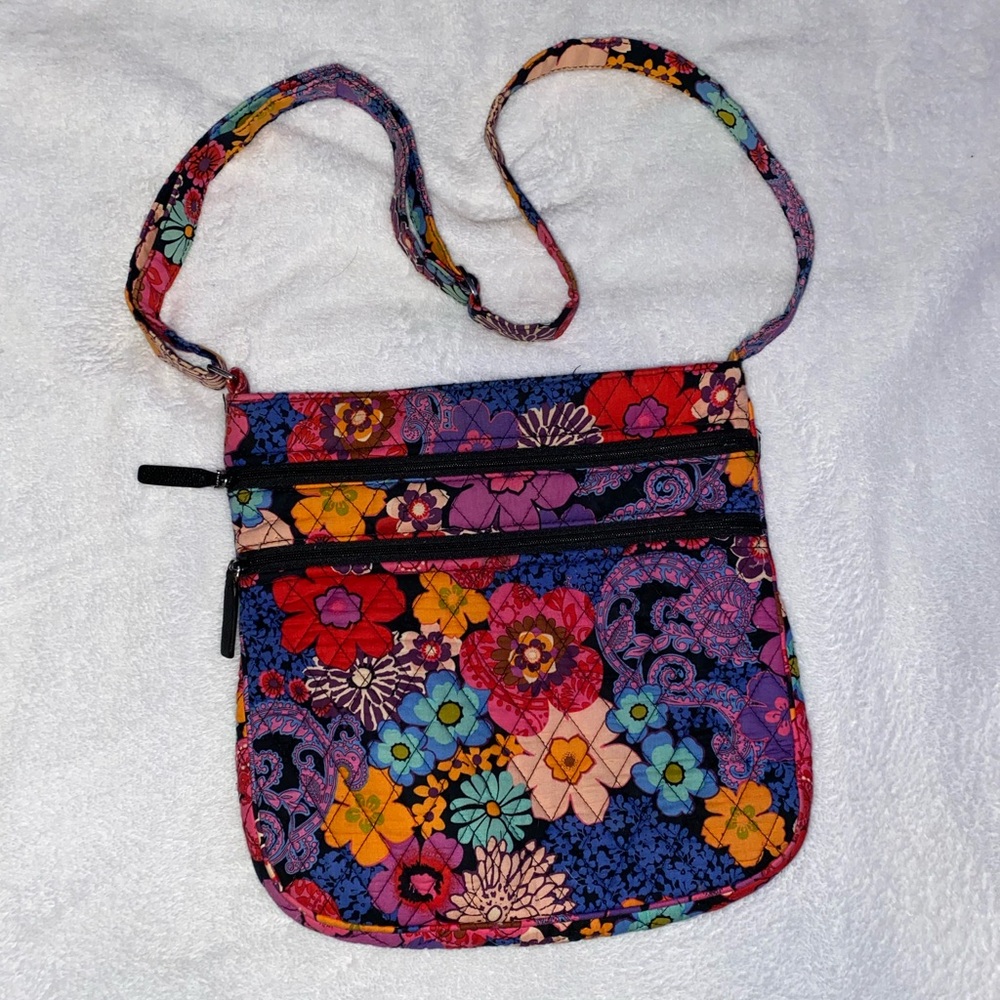 VERA BRADLEY FLORAL FIESTA ZIPPERED CARRY ALL CROSSBODY EUC